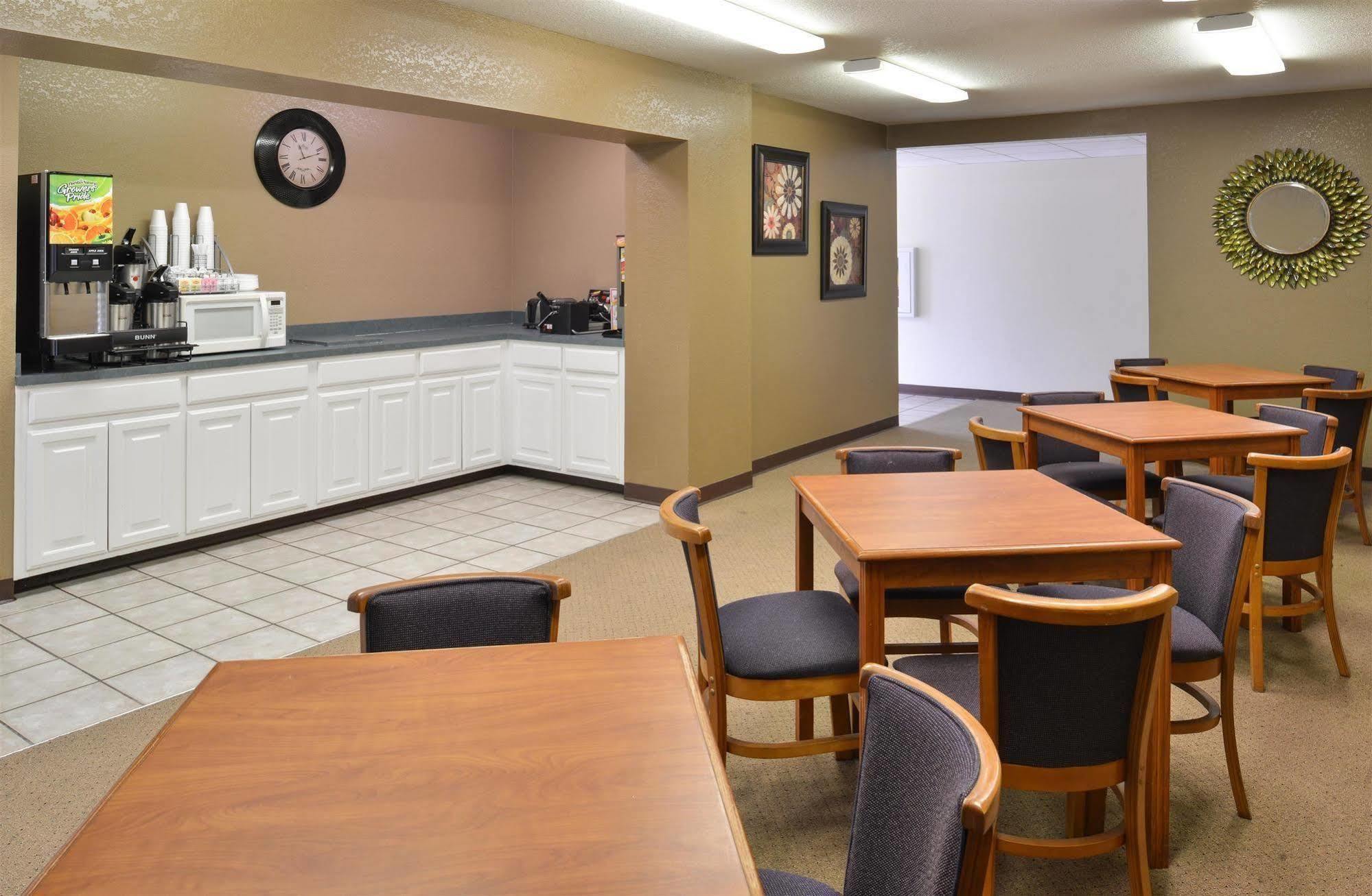 Americas Best Value Inn Smackover Exterior photo