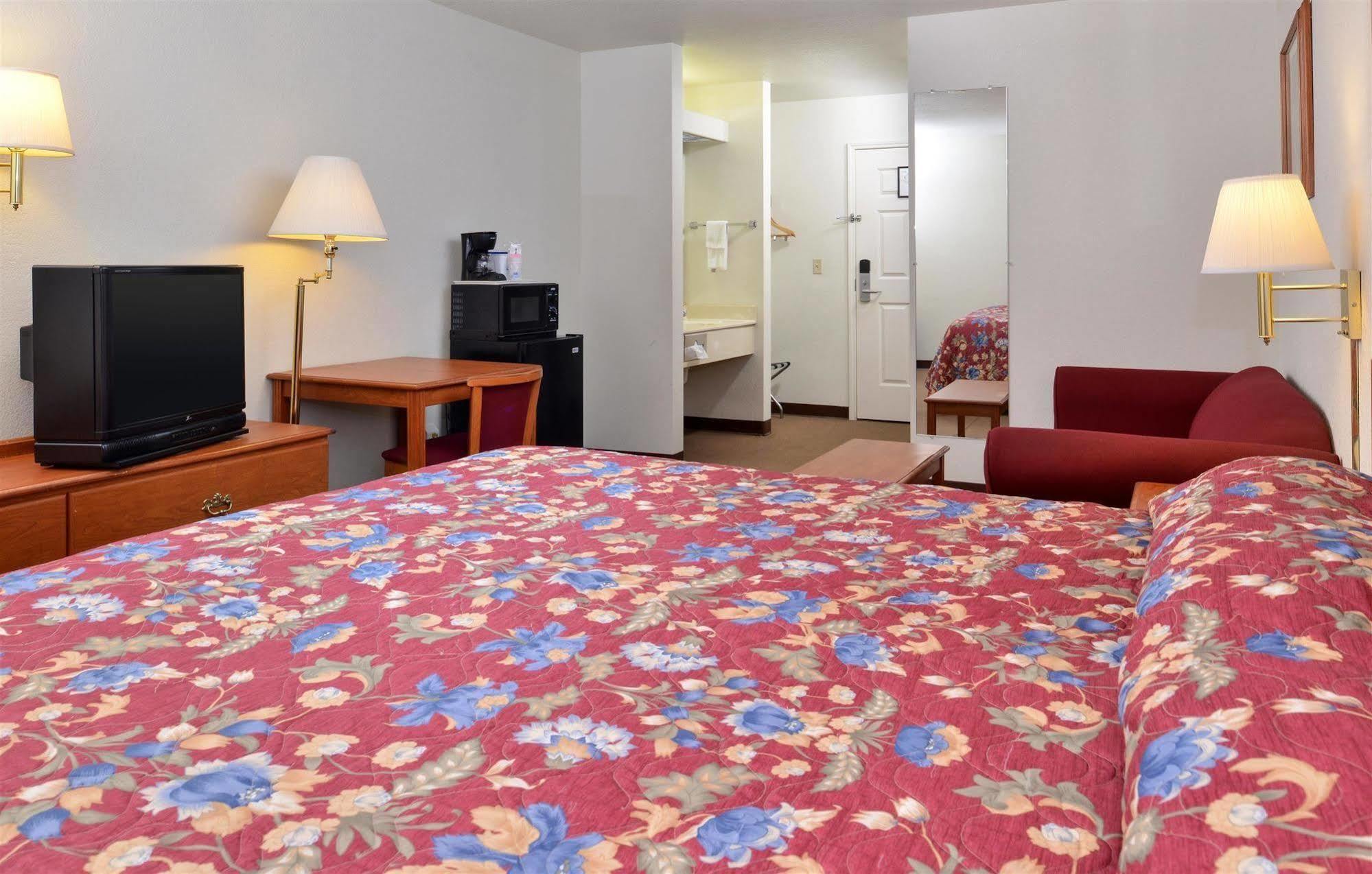 Americas Best Value Inn Smackover Exterior photo